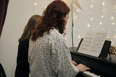 Фото #10 события КОНЦЕРТ В ЧЕСТЬ ГОДА ПЕДАГОГА И НАСТАВНИКА «ДВЕ ЗВЕЗДЫ»