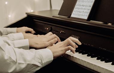 Фото #9 события КОНЦЕРТ В ЧЕСТЬ ГОДА ПЕДАГОГА И НАСТАВНИКА «ДВЕ ЗВЕЗДЫ»